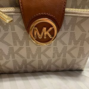 Michael Kors Fulton vanilla crossbody